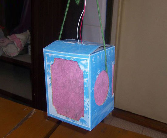 幼儿手工:纸盒灯笼的制作教程